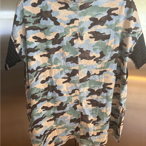 Umgee Camouflage and Black Short Sleeve Tee - Picture 6 of 7